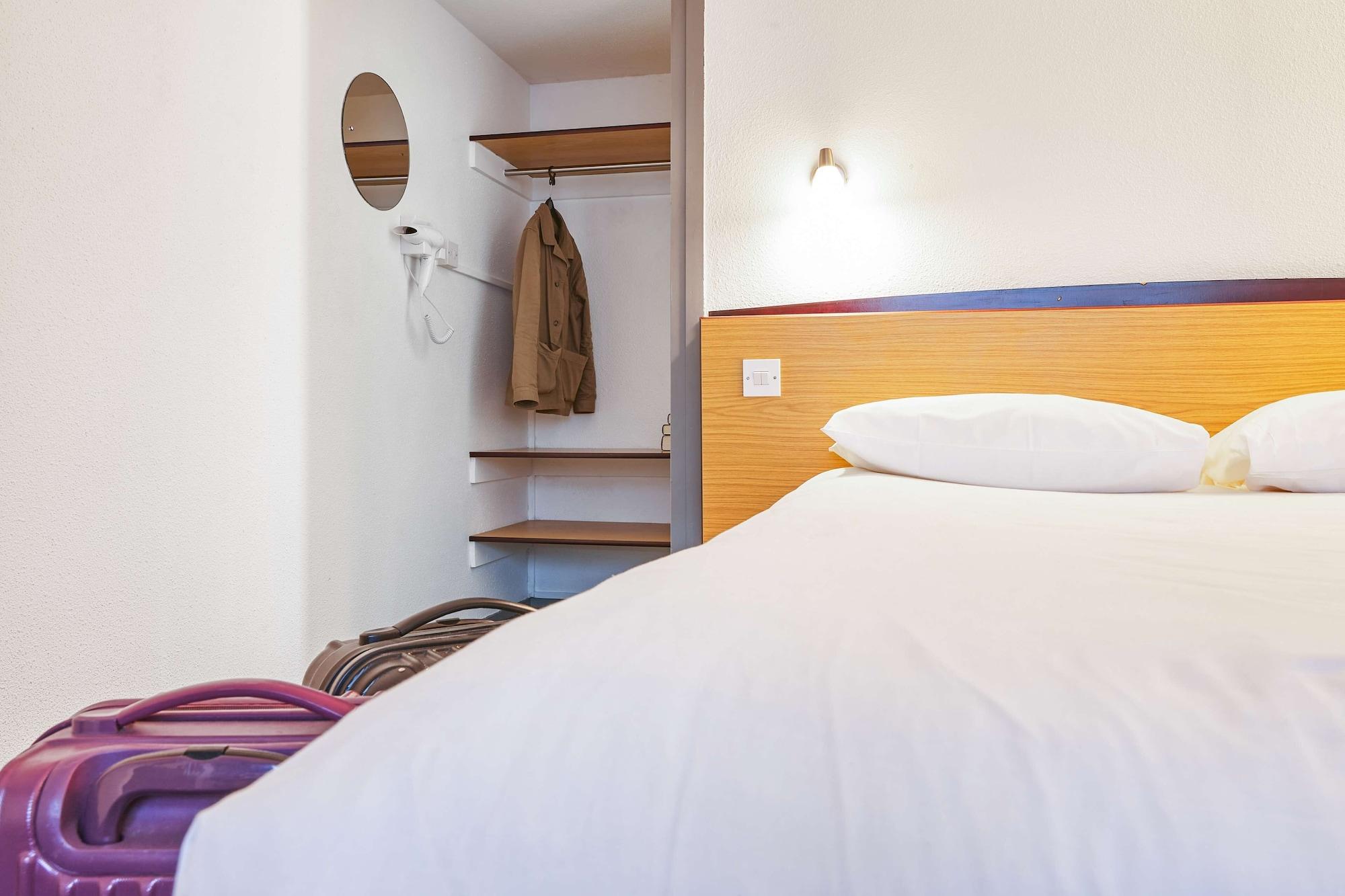 Campanile Hotel Wakefield Buitenkant foto