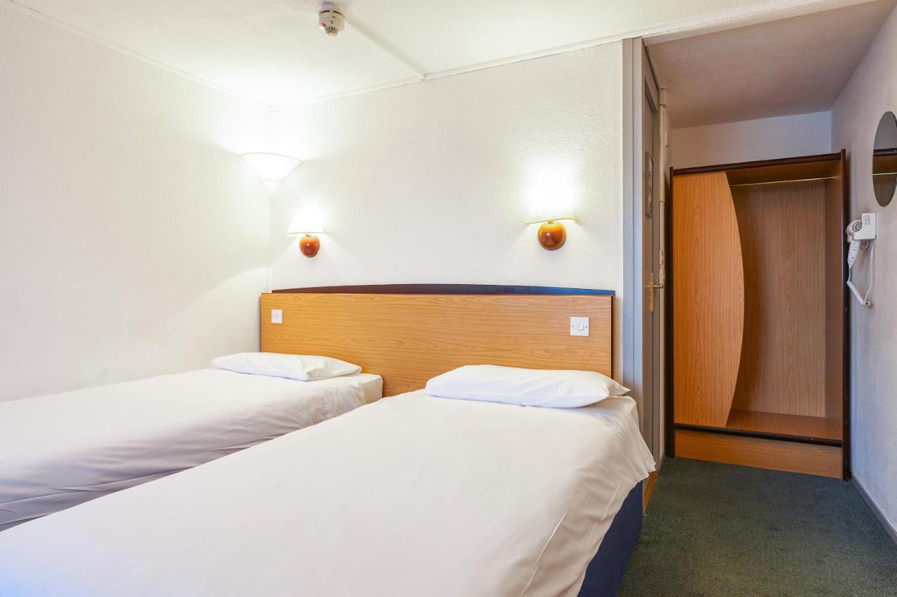 Campanile Hotel Wakefield Buitenkant foto