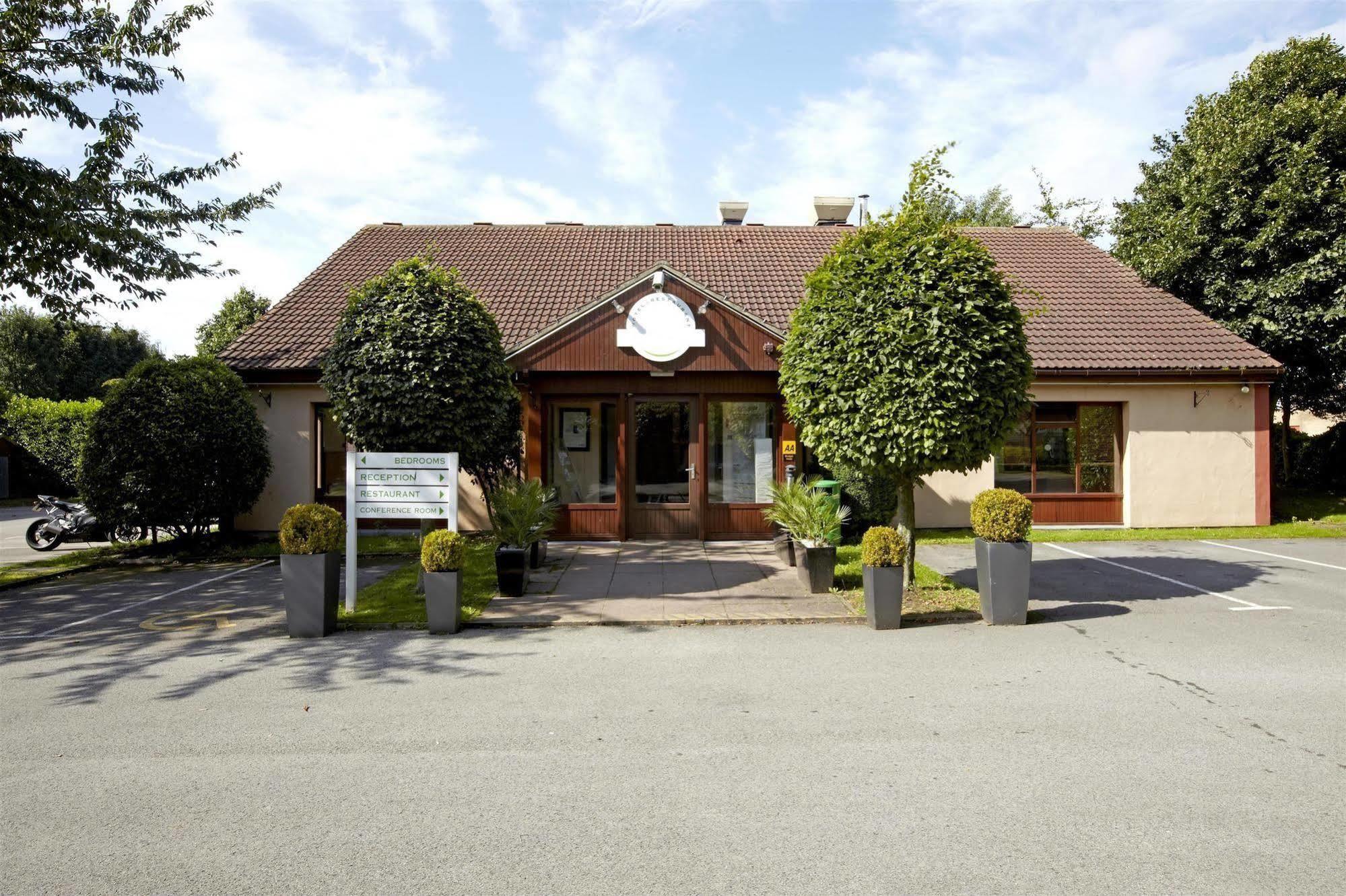 Campanile Hotel Wakefield Buitenkant foto